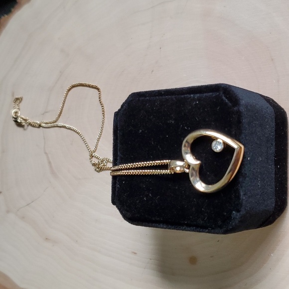 Gold-Toned Heart Necklace with Solitaire : A Minimalist Elegance - Picture 5 of 7